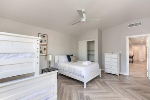 5 Schlafzimmer, Bügeleisen/Bügelbrett, Reisekinderbett, WLAN