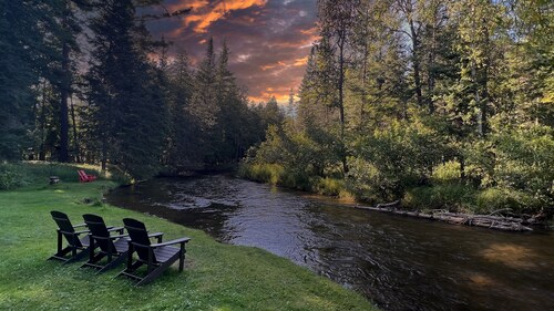 Shadowland River Lodge on Boardman River - Pet Friendly - Acreage - Private 