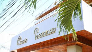 A hotel sign with the name "Pasion" and "Leodolina" visible. - Hotel Mansion Teodolinda (Managua)