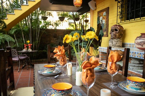Outdoor dining - Charming Casa del Angel, Heavenly Private Estate with Beautiful In-Ground Pool (Puerto Vallarta)