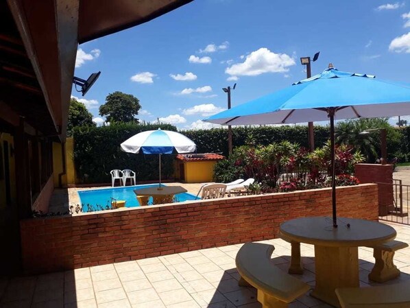 Bar junto a la alberca