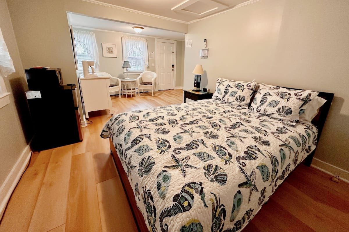 1 bedroom, individually decorated, individually furnished