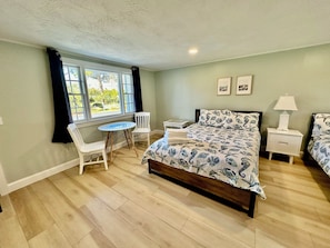 Individually decorated, individually furnished, laptop workspace - Sandy Neck Motel (East Sandwich)