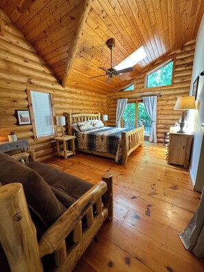 5 bedrooms, in-room safe, desk, free WiFi