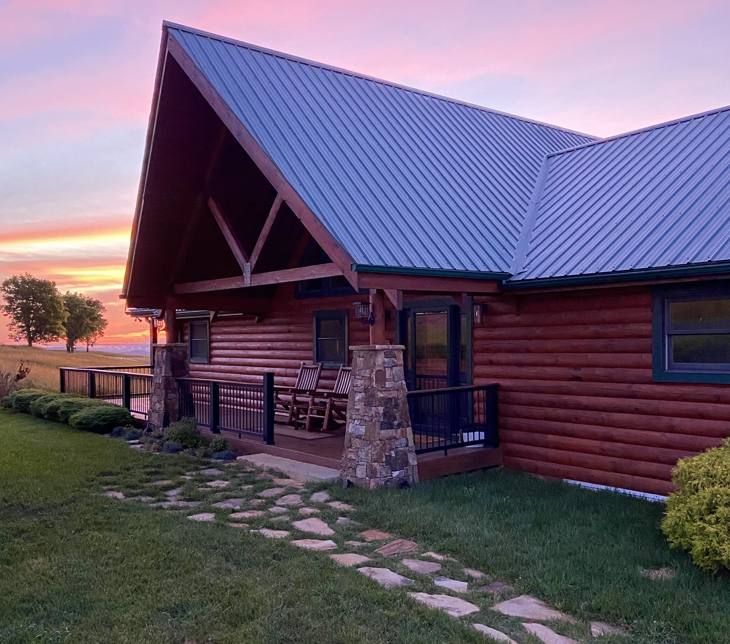 Gorgeous Sunrise Cabin with Views