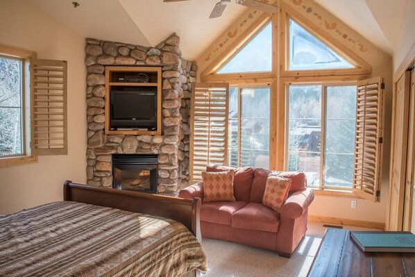 3 室のベッドルーム、アイロン / アイロン台、WiFi (無料)、ベッドシーツ