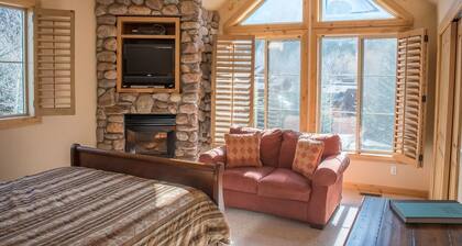 Townhomes at River Run Unit E -Spacious Townhome w/ Private Hot Tub