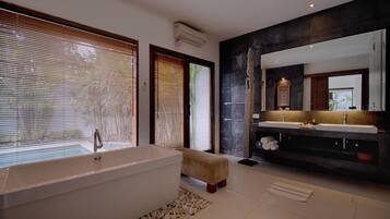 Combined shower/bathtub, hair dryer, towels, soap