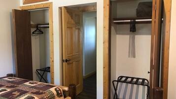 2 chambres, fer et planche Ă repasser, Wi-Fi gratuit, draps fournis