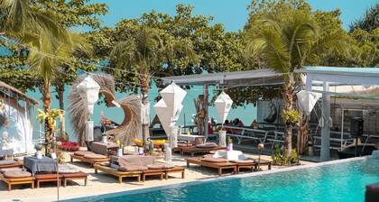 Näkymätön Thaimaa yksityisellä rannalla