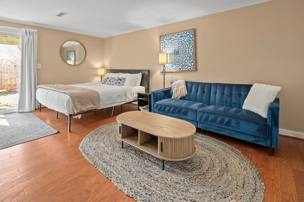 3 bedrooms, desk, iron/ironing board, free WiFi