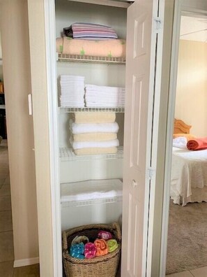 4 bedrooms, iron/ironing board, WiFi, bed sheets
