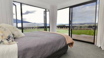 7 bedrooms, iron/ironing board, WiFi, bed sheets