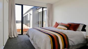 7 bedrooms, iron/ironing board, WiFi, bed sheets