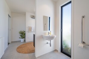 Bathtub, hair dryer