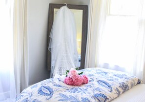 2 bedrooms, bed sheets