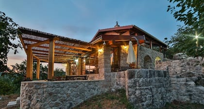 Charmante Villa im traditionellen montenegrinischen Stil