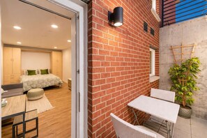 1 camera, ferro/asse da stiro, Wi-Fi