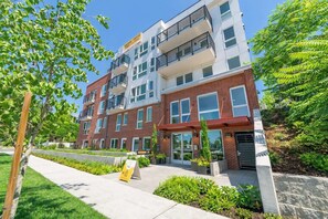 Exterior - Tranquil Studio with City Views Seattle (Seattle)