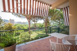 Deluxe Double Room (King) | Balcony