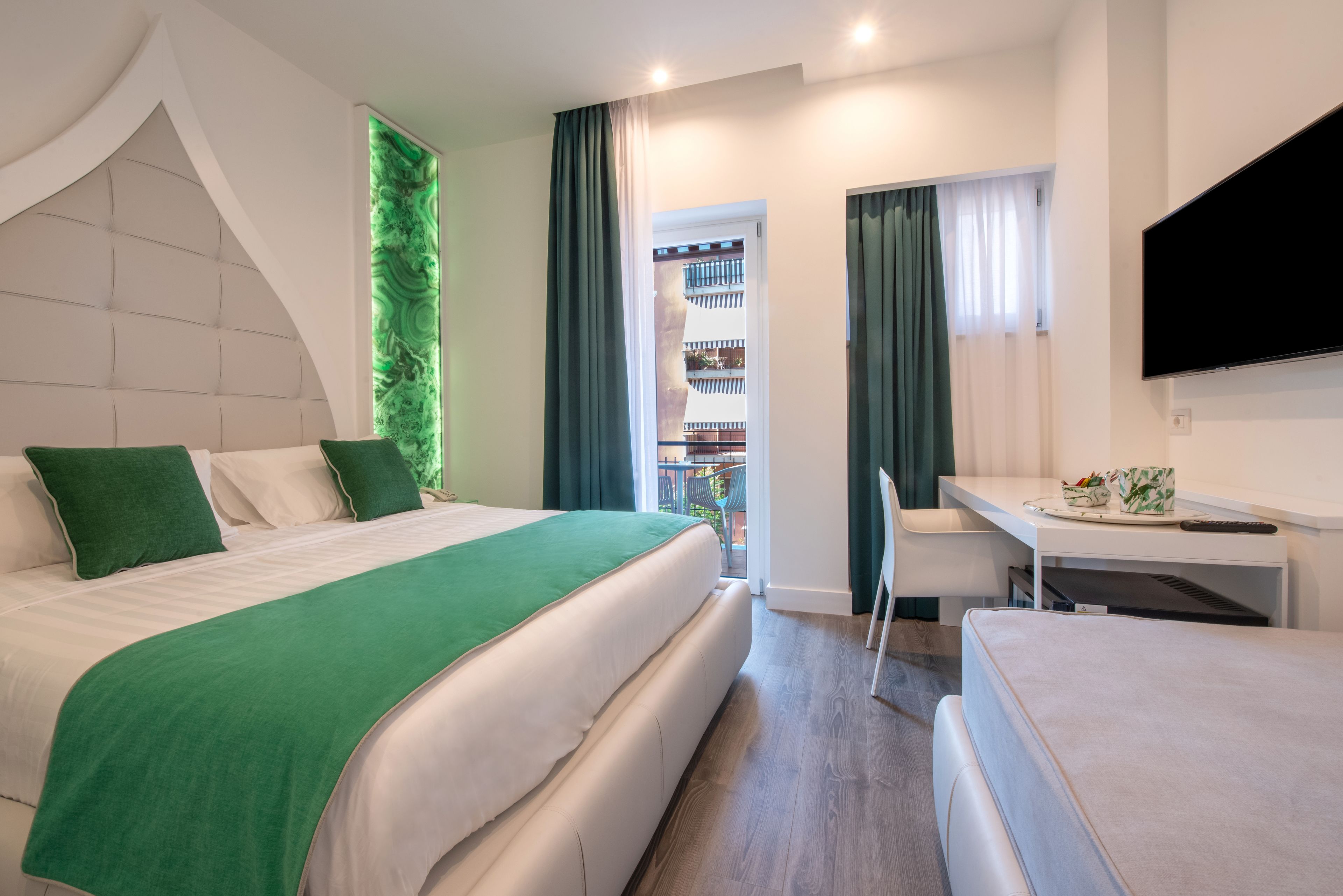 Photo - Diamond Suite