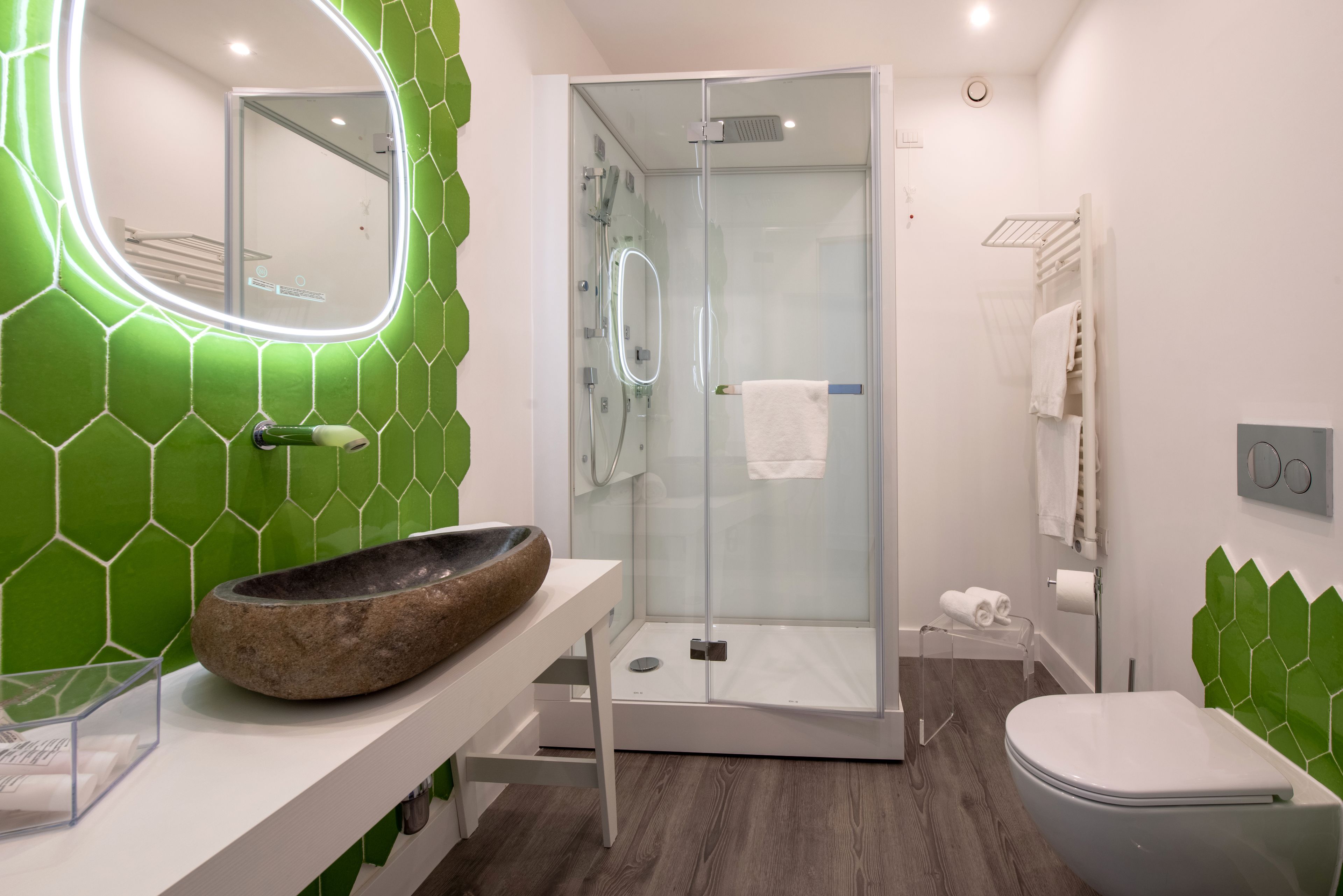 Photo - Diamond Suite