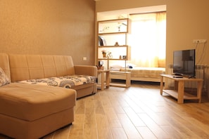 1 bedroom, in-room safe, iron/ironing board, free WiFi