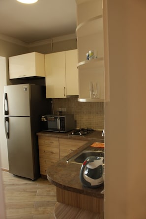 Fridge, microwave, oven, coffee/tea maker