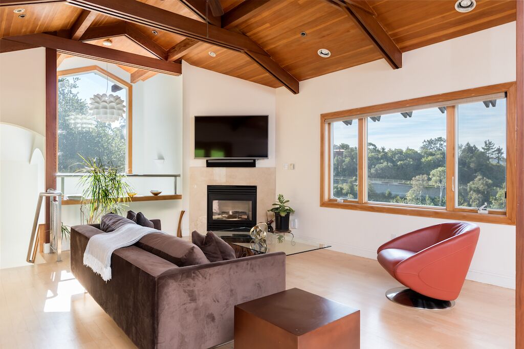 SPACIOUS & EXCLUSIVE HOME