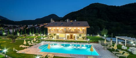 Front of property - evening/night