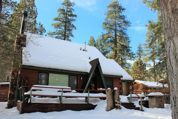Snow Covered Big Bear Cool Cabins, Nana's Cottage Retreat Front