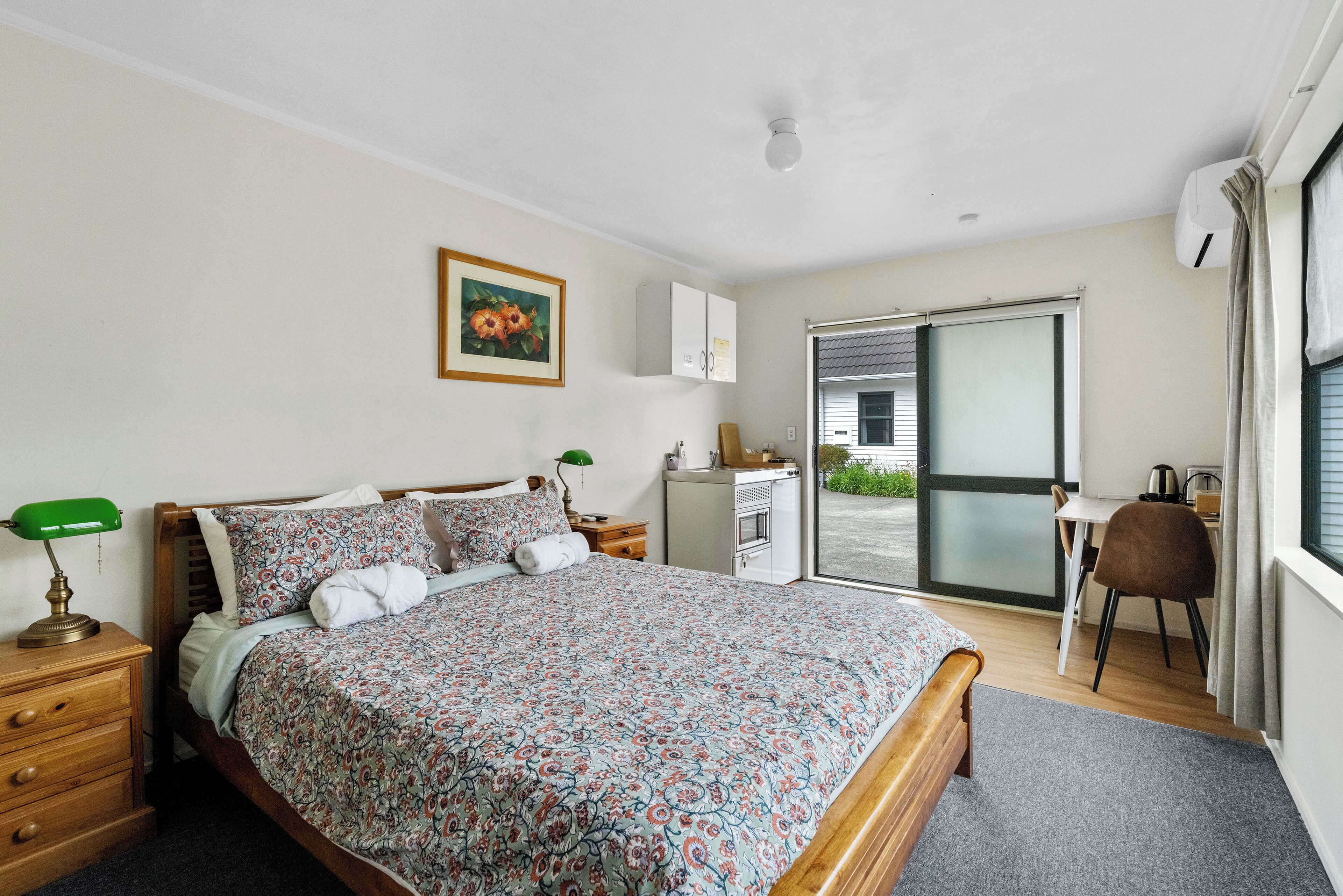 1 bedroom, desk, iron/ironing board, WiFi