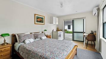 1 bedroom, desk, iron/ironing board, WiFi