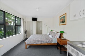 1 chambre, bureau, fer et planche à repasser, Wi-Fi