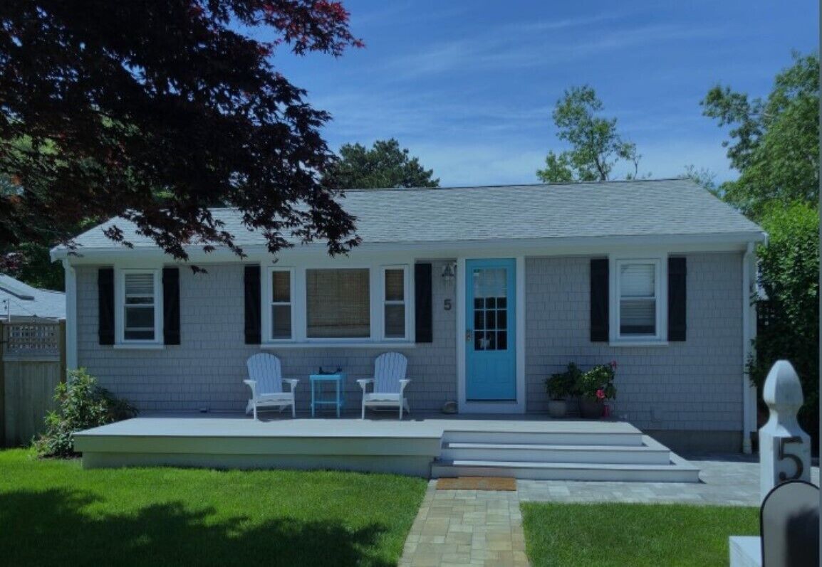 Popponesset Beach Getaway. 3 BR/2 BA only .2 mi to a Private Beach