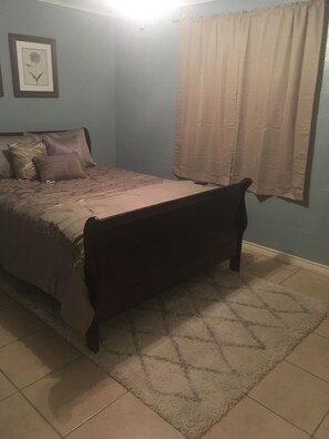 2 bedrooms, WiFi - Fully furnished condo. All bills paid. (Del Rio)