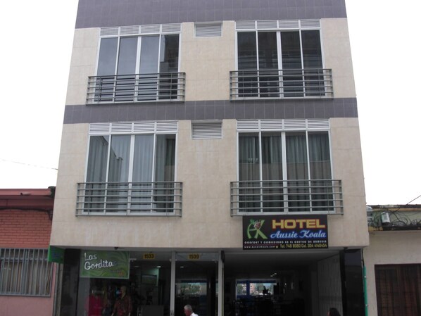 Front of property - Hotel Aussie Koala (Armenia)