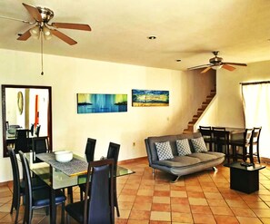 Dining - Penthouse Coralina with large private terrace for BBQ. 1 street to beach. (Centro)