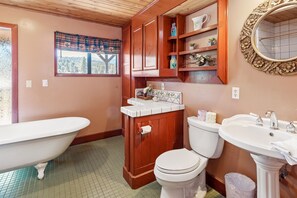 Duschwanne, Whirlpool, Haartrockner, Handtücher