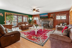 TV connectée, cheminée, lecteur de DVD, services de streaming