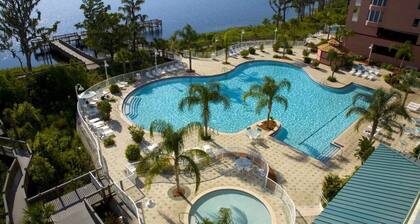 Incredible Water View Only 1 mile from Disney! Sleeps up to 6, Free Parking