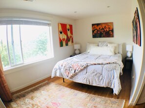 2 bedrooms, desk, iron/ironing board, free WiFi