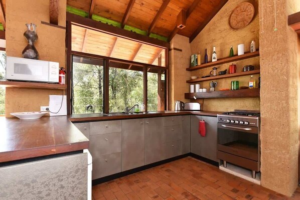 Coffee/tea maker, fridge, microwave, oven