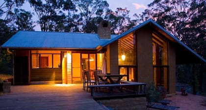 Corymbia Cottage - Brokes Secluded Escape
