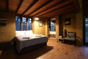 2 bedrooms, iron/ironing board, bed sheets - Corymbia Cottage - Brokes Secluded Escape (Broke)
