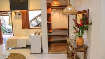 Quadruple Room | Minibar, individually decorated, individually furnished, desk