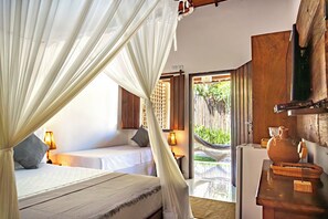 Triple Room | Minibar, individually decorated, individually furnished, desk - Pousada Campestre (Porto Seguro)