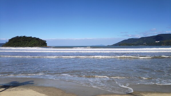 على الشاطئ، كراسي للتشمس