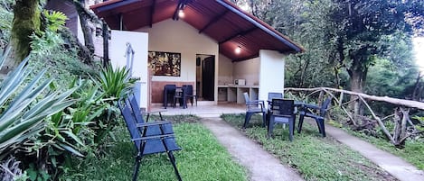 Family Cabin, Private Bathroom, Courtyard Area | Bed sheets