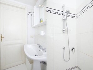 Hair dryer, towels - sweet apartment studio terrace Vatican Museum (Roma)